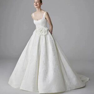 PRONOVIAS - 'Julian' Wedding Dress - Size US6 - MSRP $3290 - NWT - SAVE 65%